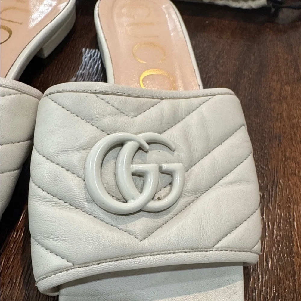 Gucci Women's Ivory Slide Sandals size 38/8 - Picture 7 of 16